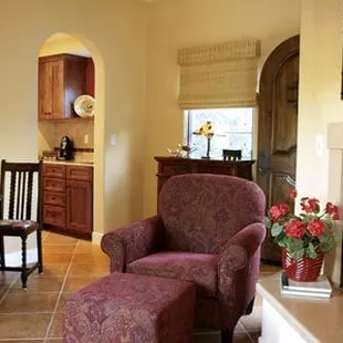 Cardinal Suite living room