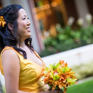 Su-V also provided the flowers for all my bridesmaids' hair.