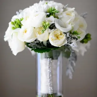 Broke my heart when I had to give my bouquet away, lol!!!