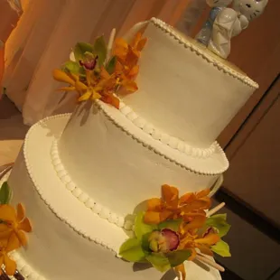 Sue helped with the flowers for our cake. =)