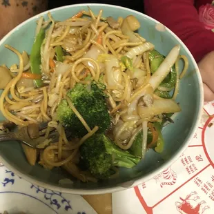 Veggie lo mein
