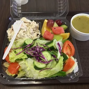 Chicken salad and split pea soup. Wow I get fruits too. This is a wholesome meal :)