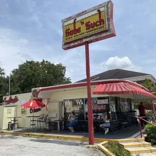 Your mission, should you choose to accept it, is to eat lunch at this great spot!
