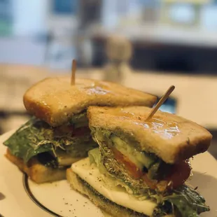 Avocado pesto sandwich !