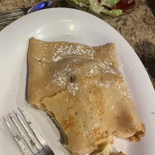 Crepe banana and strawberries