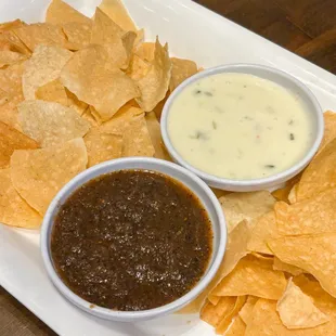 Chips and queso platter - queso was GREAT