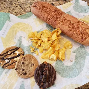 Footlong tuna, jalapeño chips, 3 cookies