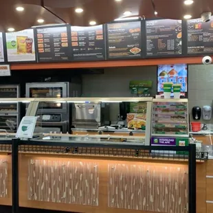 the inside of a fast food restaurant
