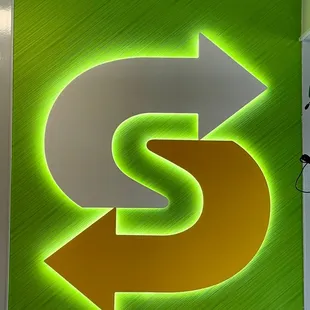 a subway sign with an arrow pointing to the letter s