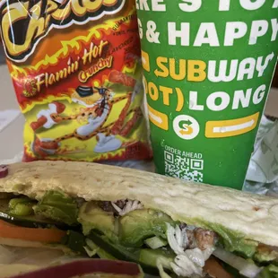 Menu item #7, fountain drink, &amp; chips.