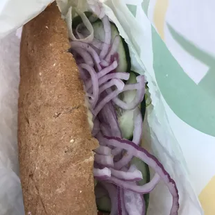 a sandwich with onions and cucumbers