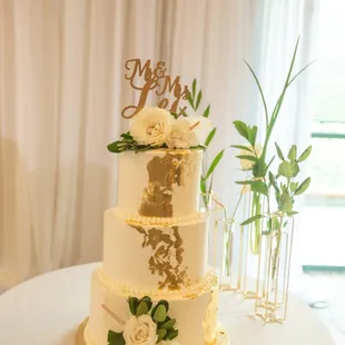 Our beautiful lilikoi wedding cake!