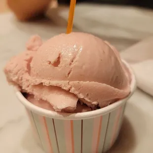 Strawberry Gelato (3.5/5)