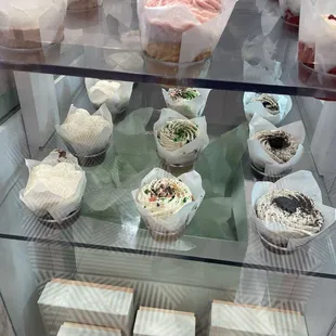 Mardi Gras cupcakes.