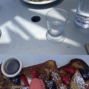 Portola Eggs Benedict