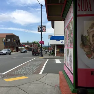 a view of a street corner