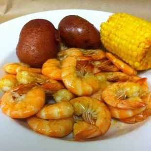 shrimp, potatoes and corn