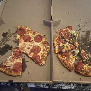 Pepperoni and Deluxe Pizza. Or at least what was left of it by the time I was able to get a picture. The Deluxe Pizza is amazing.