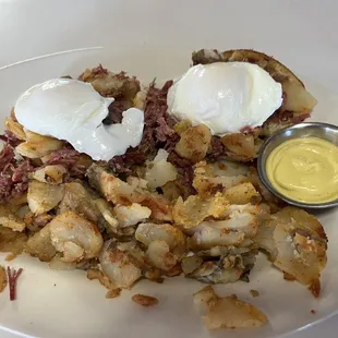 Irish eggs Benedict with corned beef