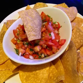 Chips with Fresh Pico de Gallo