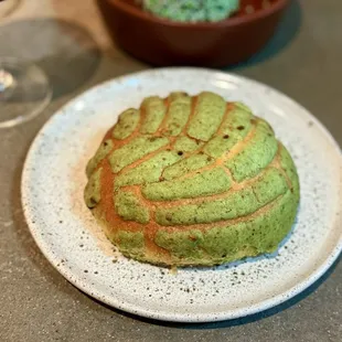 Pistachio concha with filling