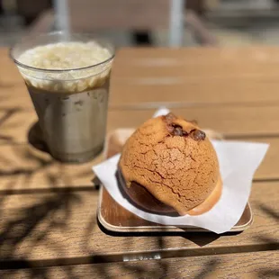 Puff crunch and hojicha latte