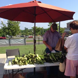 Local Suffolk corn--fresh picked from the farm this morning! Dozen/$4 (But he gave me 15 ears--what a sweetie!)