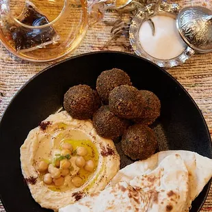 Hummus &amp; Falafel
