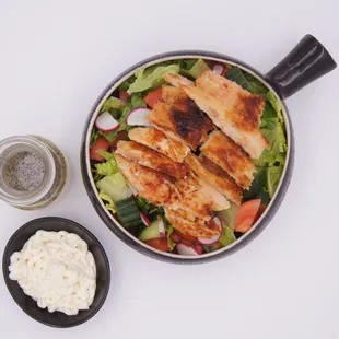 a bowl of salad with chicken