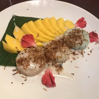 Coconut Sticky Rice with Mango