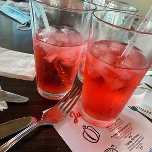 two glasses of ice tea