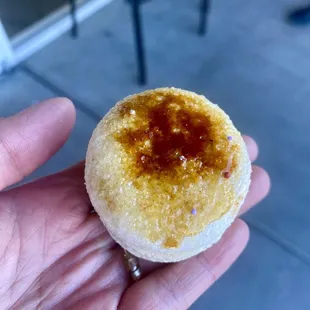 Crème brûlée macaron