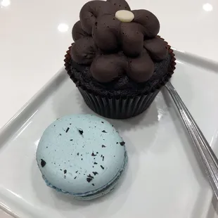 Earl gray macaron and chocolate cupcake!