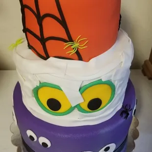 a three tiered halloween cake
