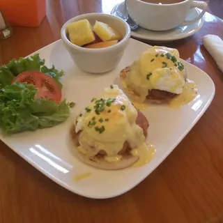 New England Crab Cake Benedict Breakfast