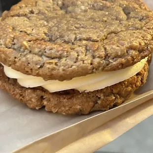 Oatmeal crème pie