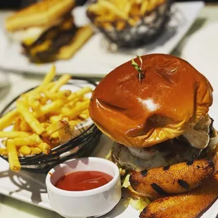 Never had a burger with shrimp in it...not bad :)