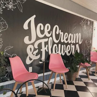 Such a cute ice cream parlor inside Scots Landscape!