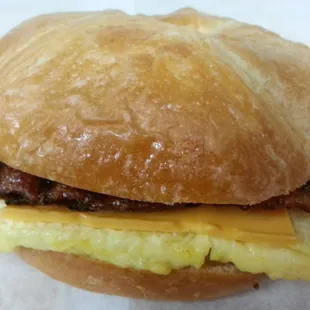 Bacon, egg &amp; cheese croissant