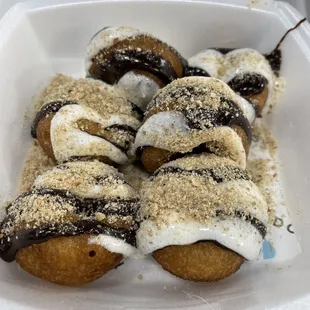 6 Donuts s&apos;more&apos;s