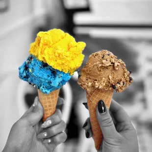 Mango, Cookie Monster and coffee crunch | ig: whaevaeats