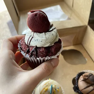 Makin Woopie! (Red velvet with Oreo cream cheese)