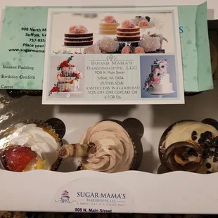 Half a dozen cupcakes.