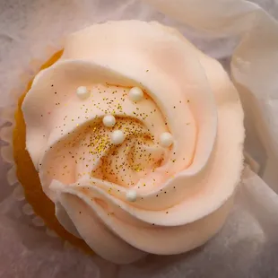 Champagne  (?) cupcake