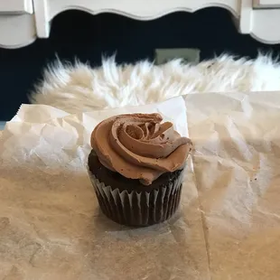 Yummy cupcake and artsy photos!