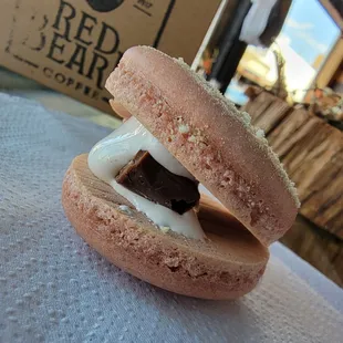 Smore macaroon