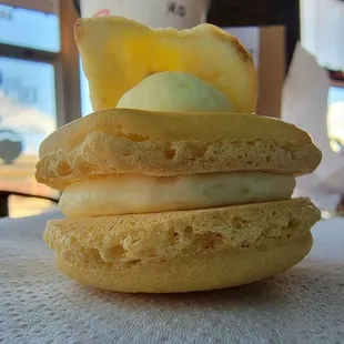 Banana pudding macaroons