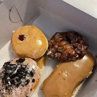 Maple Bar, Apple fritter, raspberry donut, oreo donut