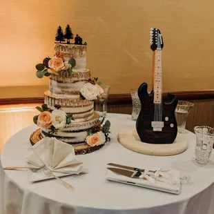 a guitar cake