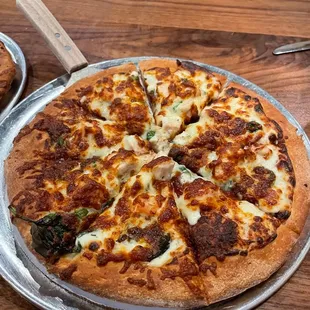 Alfredo chicken pizza